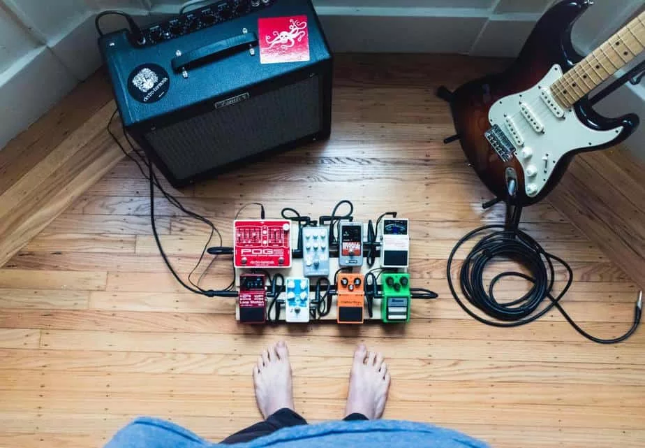 conectar-pedal-al-amplificador-de-guitarra