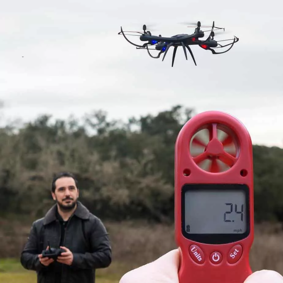 uso de anemómetro para volar un dron
